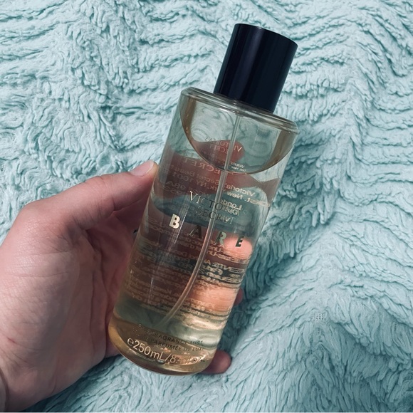 NWT Victoria's Secret Bare Vanilla Body Spray - Picture 1 of 5